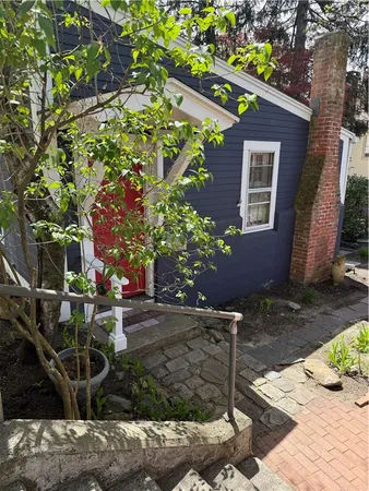 $2,500 | 2 Burrs Lane, Providence, RI 02904