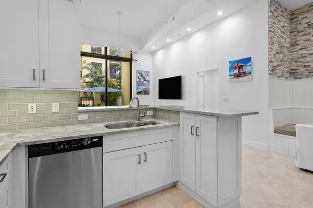 $8,500 | 701 South Olive Avenue, Unit 505, West Palm Beach, FL 33401