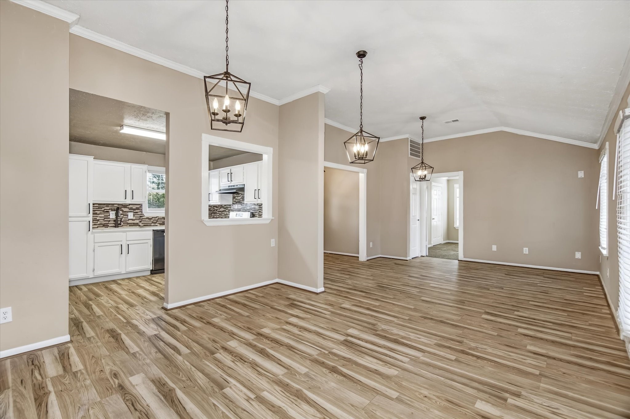5418 Pershing Street Houston, TX 77033 - Photo 10 of 36