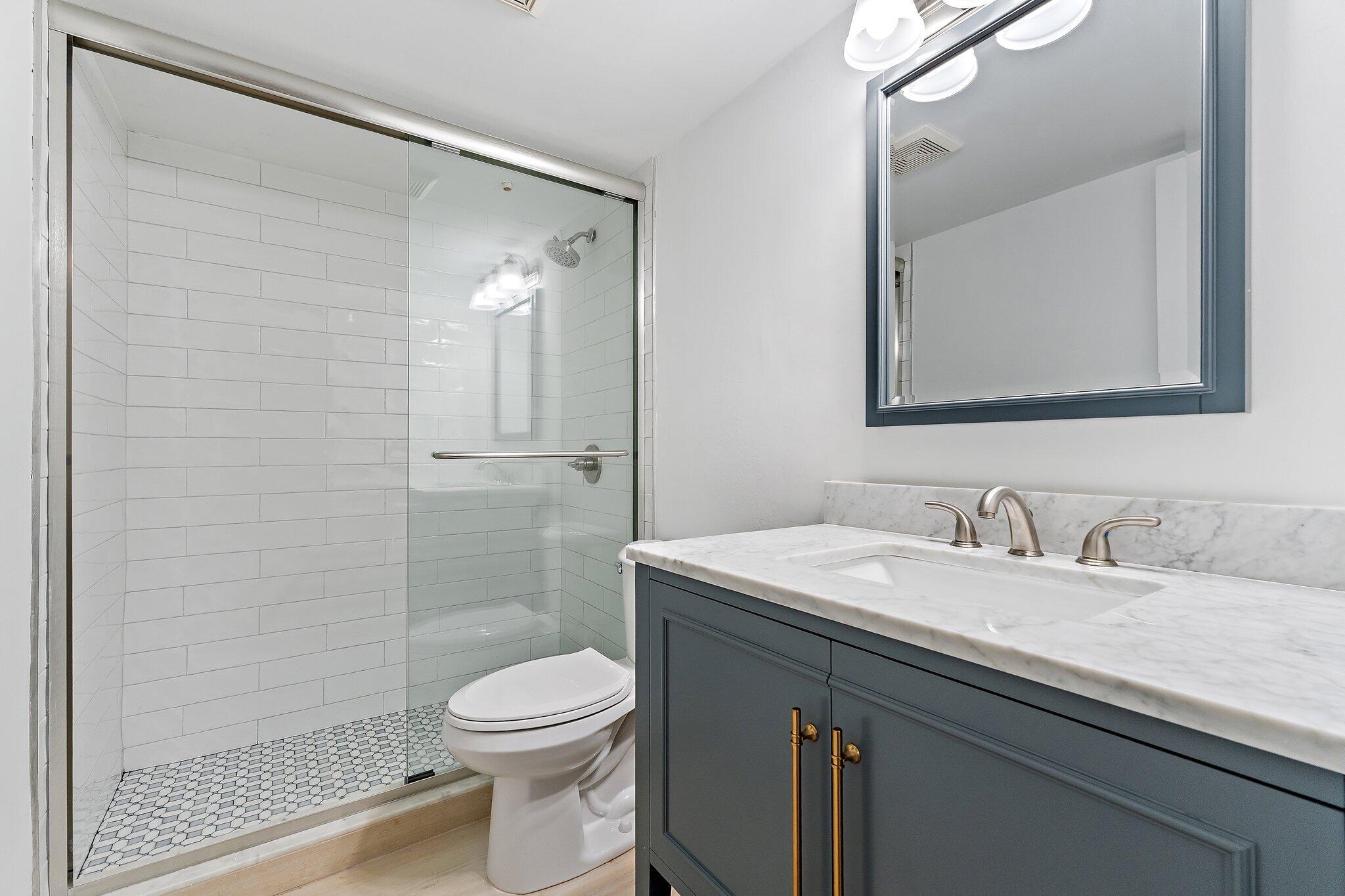 150 Pineview Road, Unit I4 Jupiter, FL 33469 - Photo 12 of 13 Bathroom