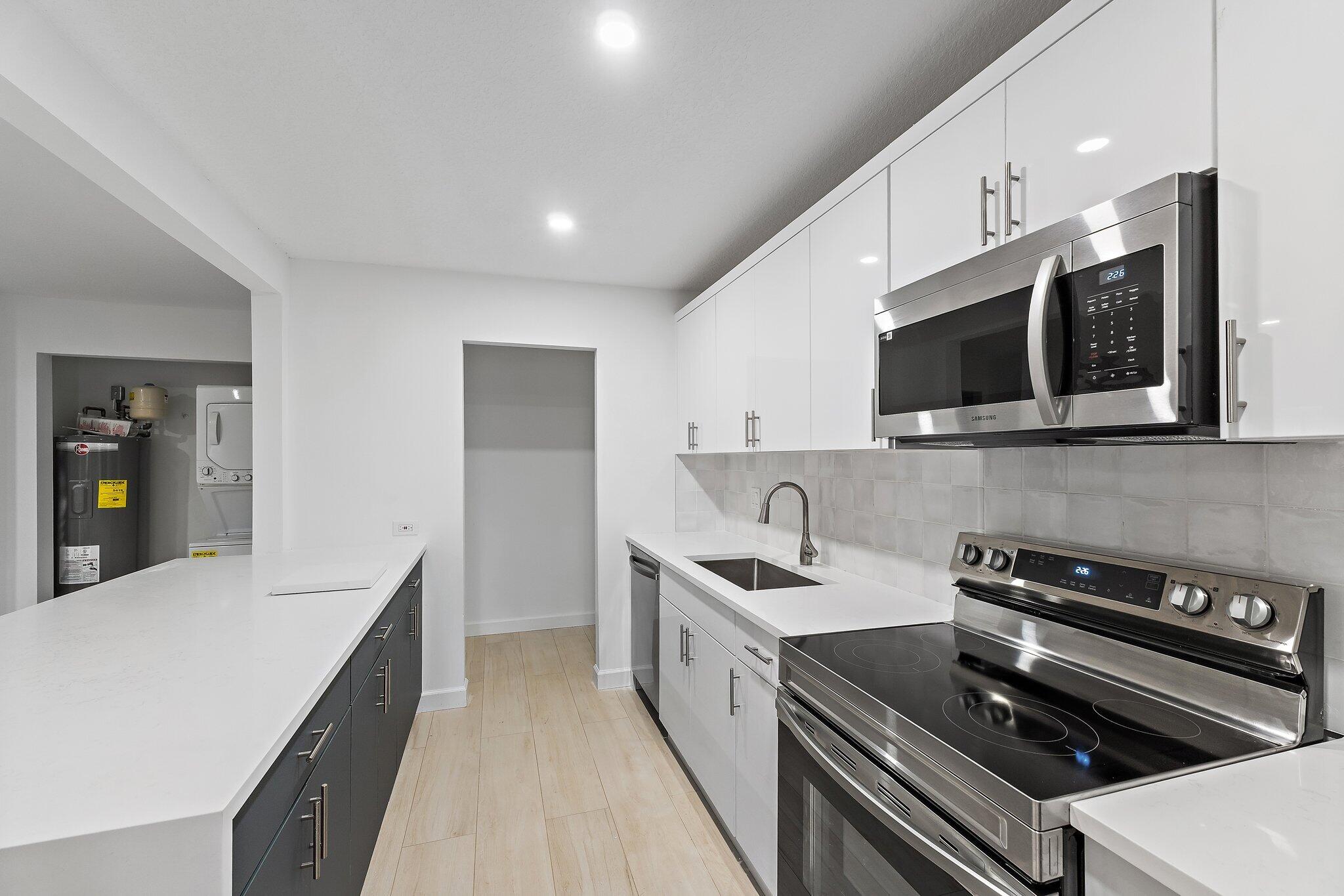 150 Pineview Road, Unit I4 Jupiter, FL 33469 - Photo 4 of 13 Kitchen