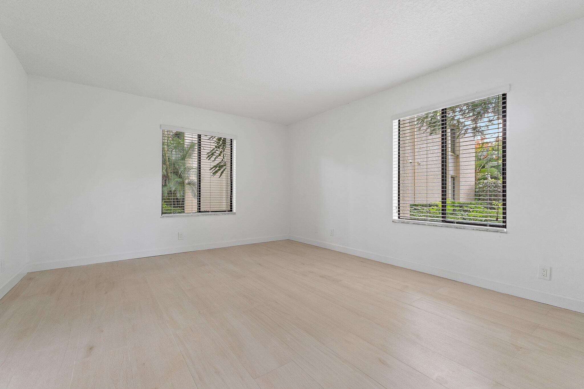 150 Pineview Road, Unit I4 Jupiter, FL 33469 - Photo 9 of 13 Primary Suite