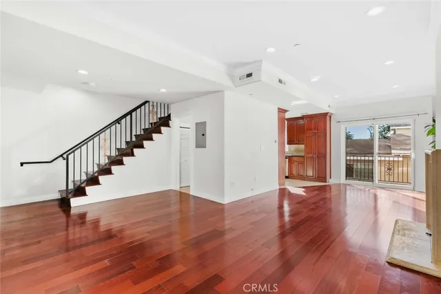 $729,000 | 6939 Greeley Street, Unit 102, Tujunga, CA 91042