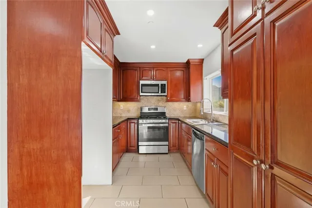 $729,000 | 6939 Greeley Street, Unit 102, Tujunga, CA 91042