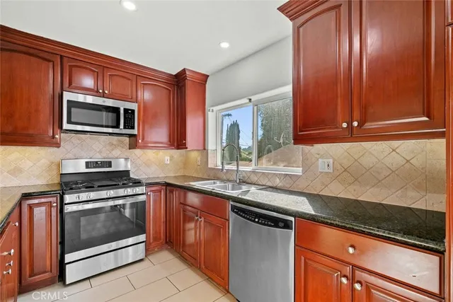 $729,000 | 6939 Greeley Street, Unit 102, Tujunga, CA 91042