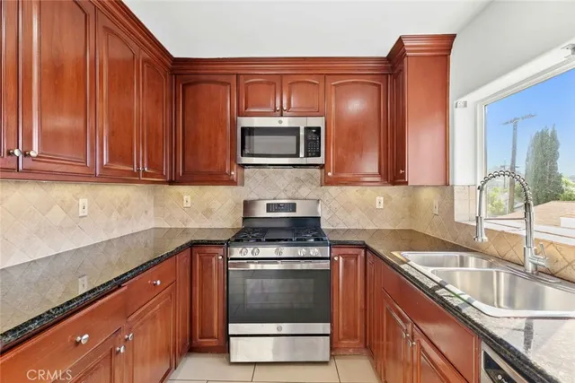 $729,000 | 6939 Greeley Street, Unit 102, Tujunga, CA 91042