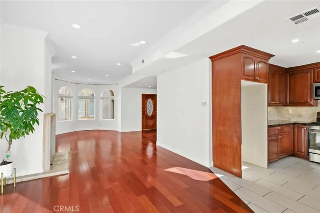 $729,000 | 6939 Greeley Street, Unit 102, Tujunga, CA 91042