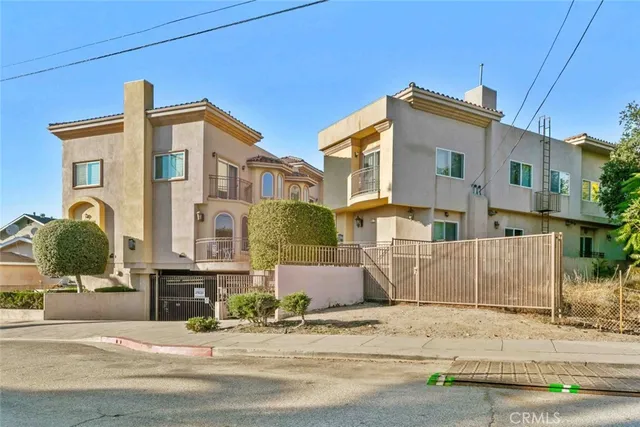 $729,000 | 6939 Greeley Street, Unit 102, Tujunga, CA 91042