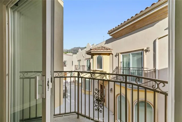 $729,000 | 6939 Greeley Street, Unit 102, Tujunga, CA 91042