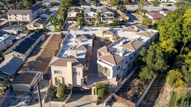 $729,000 | 6939 Greeley Street, Unit 102, Tujunga, CA 91042