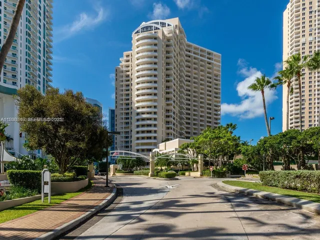 $3,100 | 888 Brickell Key Drive, Unit 601, Miami, FL 33131