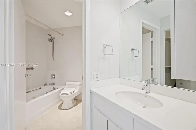 $3,100 | 888 Brickell Key Drive, Unit 601, Miami, FL 33131