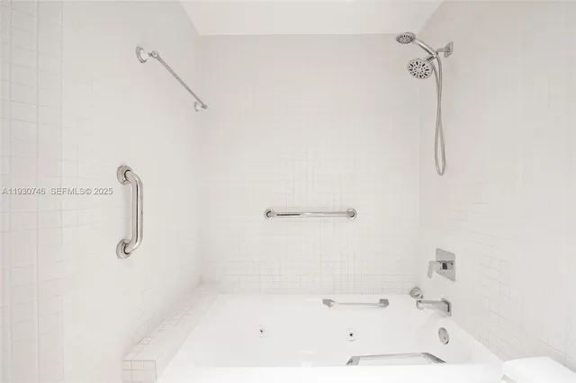 $3,100 | 888 Brickell Key Drive, Unit 601, Miami, FL 33131