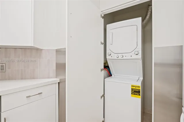 $3,100 | 888 Brickell Key Drive, Unit 601, Miami, FL 33131