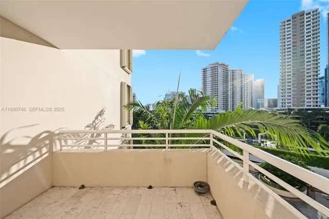 $3,100 | 888 Brickell Key Drive, Unit 601, Miami, FL 33131