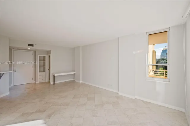 $3,100 | 888 Brickell Key Drive, Unit 601, Miami, FL 33131