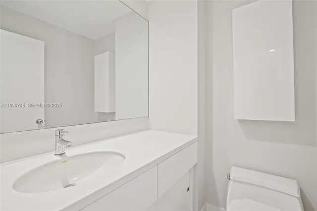 $3,100 | 888 Brickell Key Drive, Unit 601, Miami, FL 33131