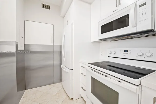 $3,100 | 888 Brickell Key Drive, Unit 601, Miami, FL 33131