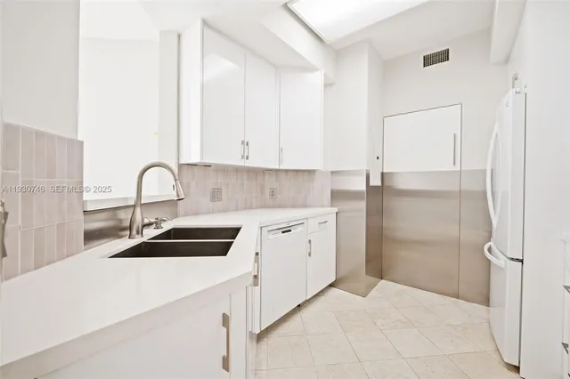 $3,100 | 888 Brickell Key Drive, Unit 601, Miami, FL 33131