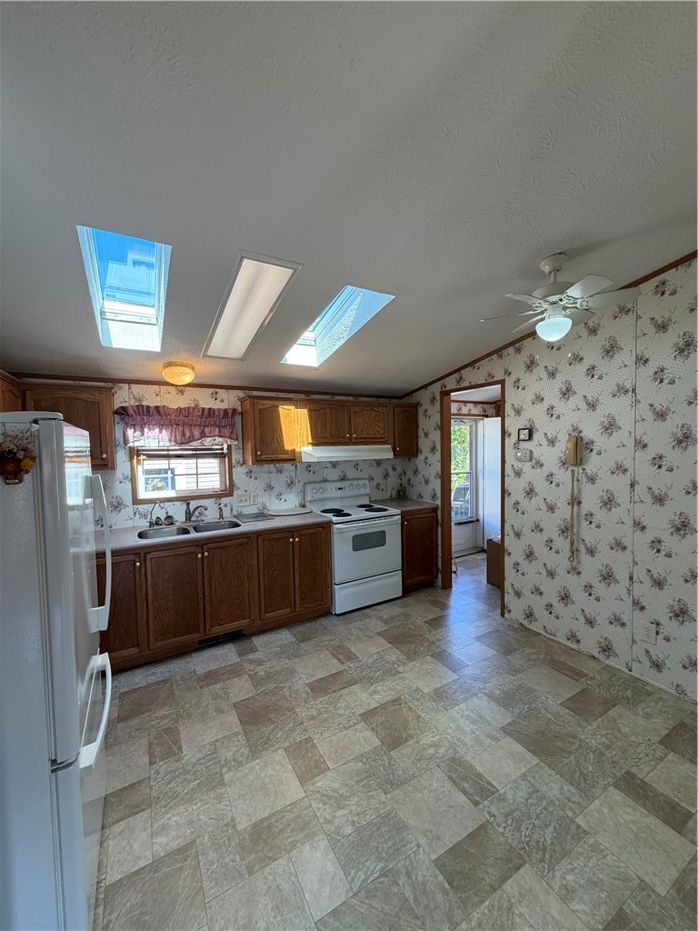 27 Woodward Road, Unit 57 Lincoln, RI 02865 - Photo 7 of 46