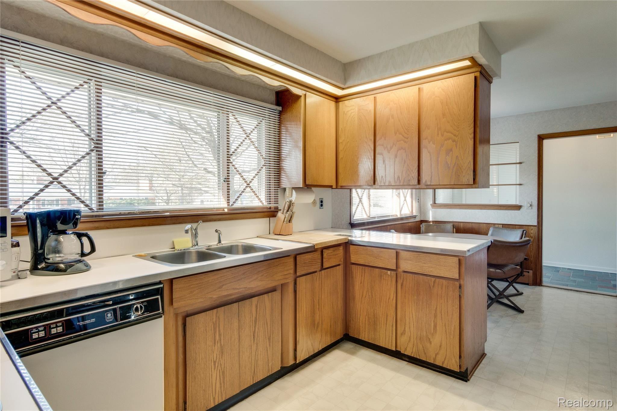 851 Helston Road Bloomfield Hills, MI 48304 - Photo 13 of 36 Interiors (9 of 38).jpg