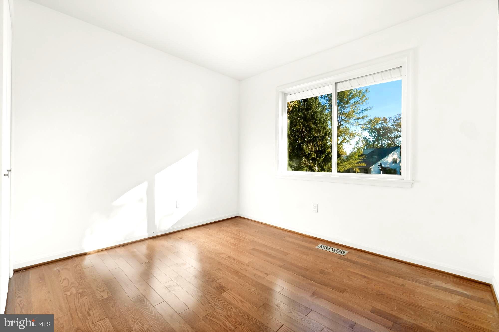 17416 Collier Way Poolesville, MD 20837 - Photo 20 of 57 Large dining room or office