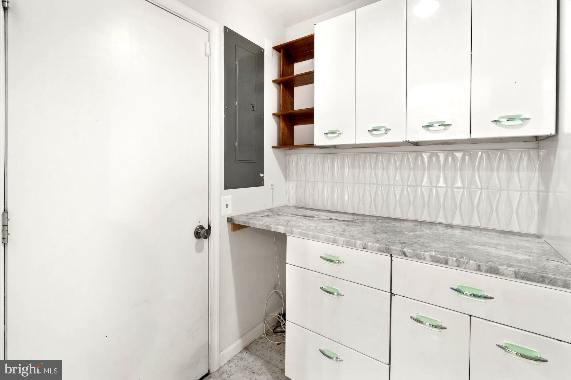 17416 Collier Way Poolesville, MD 20837 - Photo 26 of 57 Large pantry and mudroom! Room for a wine fridge!