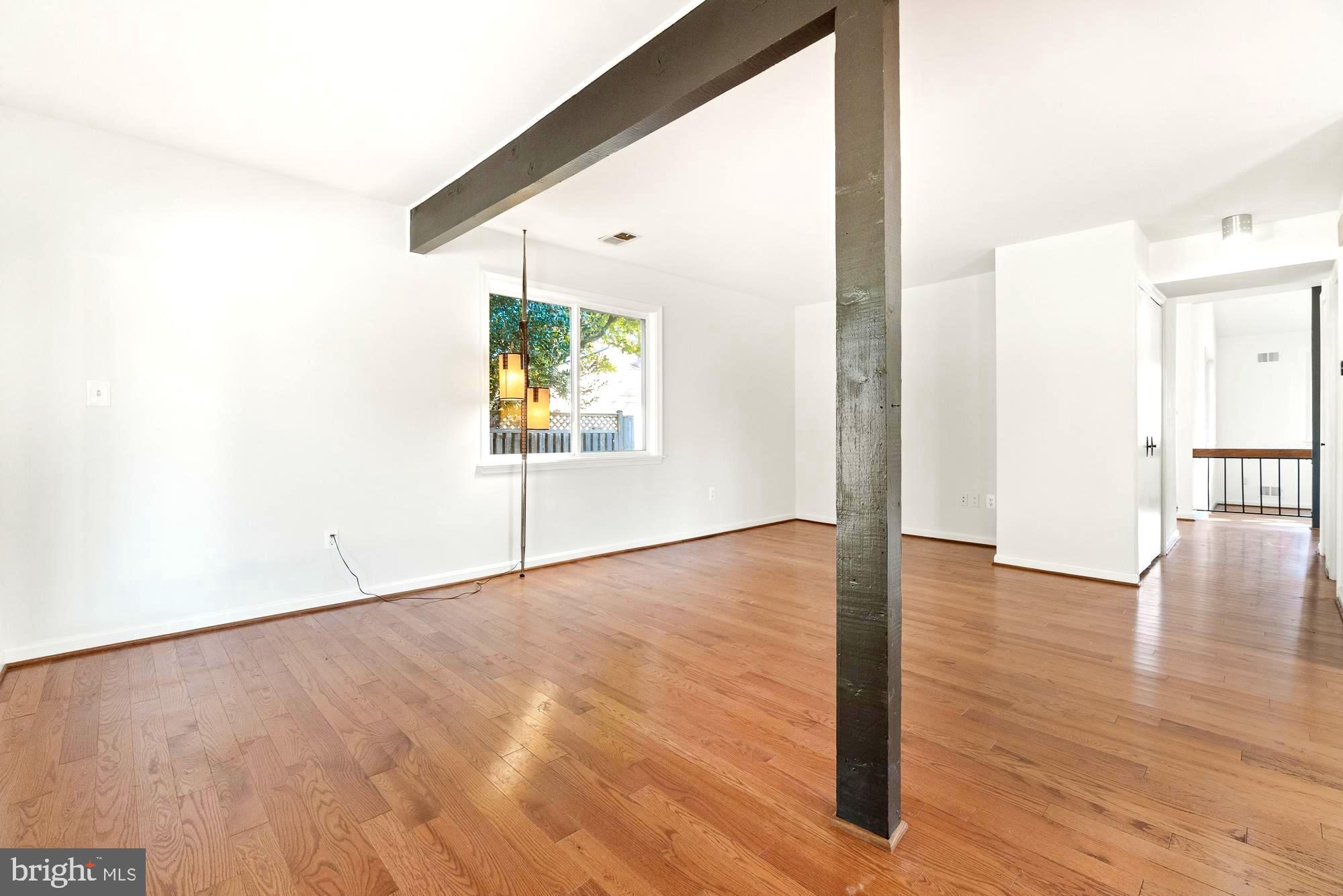 17416 Collier Way Poolesville, MD 20837 - Photo 30 of 57 Room for your big screen here!