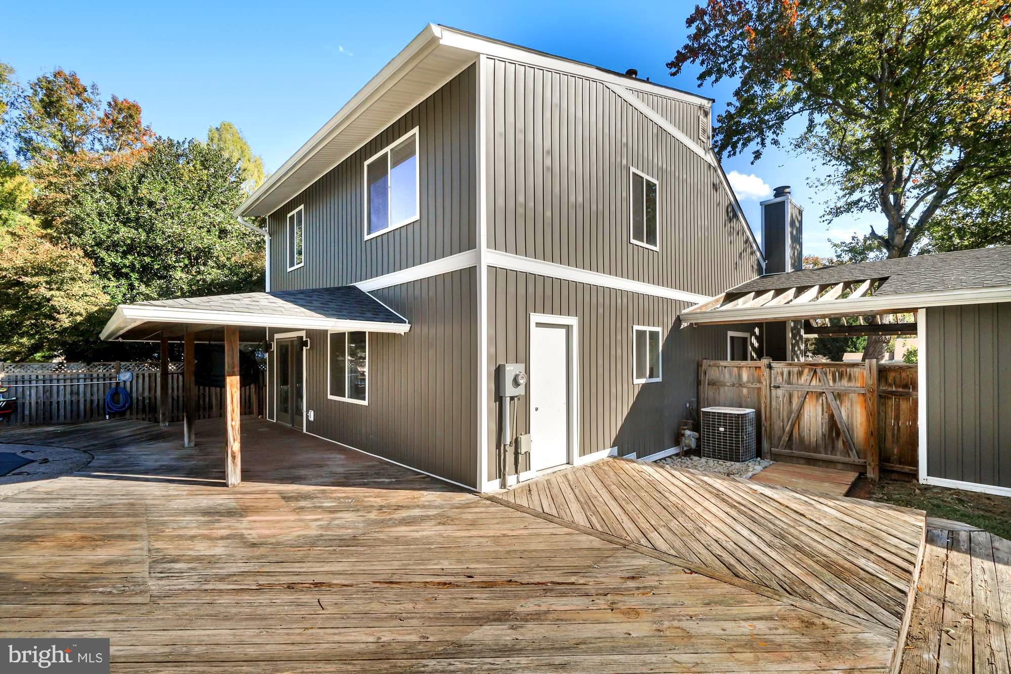 Tons of deck space for entertaining