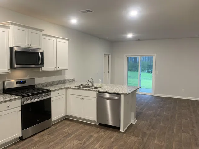 $2,000 | 374 Azore Way, Summerville, SC 29486