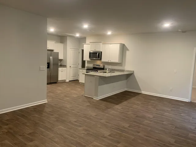 $2,000 | 374 Azore Way, Summerville, SC 29486