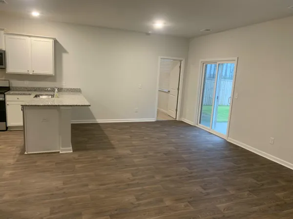 $2,000 | 374 Azore Way, Summerville, SC 29486