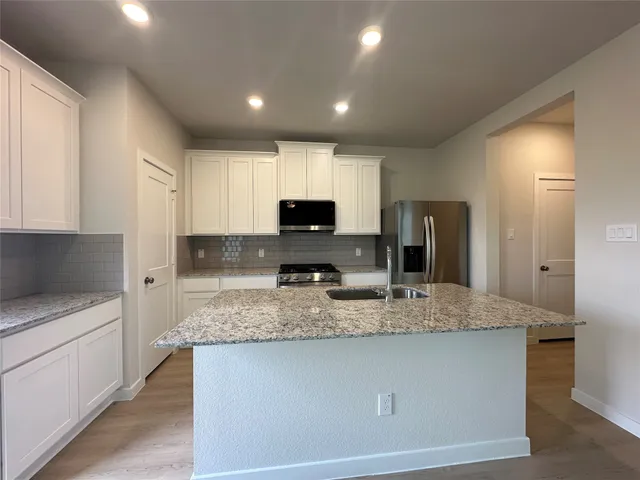 $2,100 | 2974 Pk Hl Lane, Stafford, TX 77477