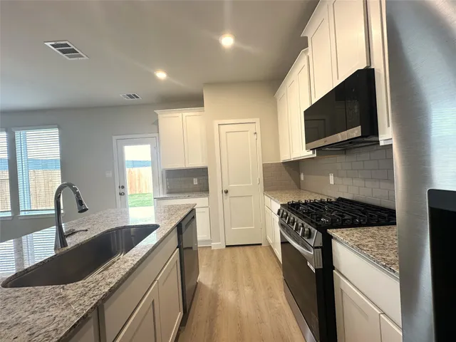 $2,100 | 2974 Pk Hl Lane, Stafford, TX 77477