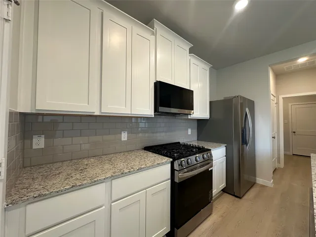 $2,100 | 2974 Pk Hl Lane, Stafford, TX 77477