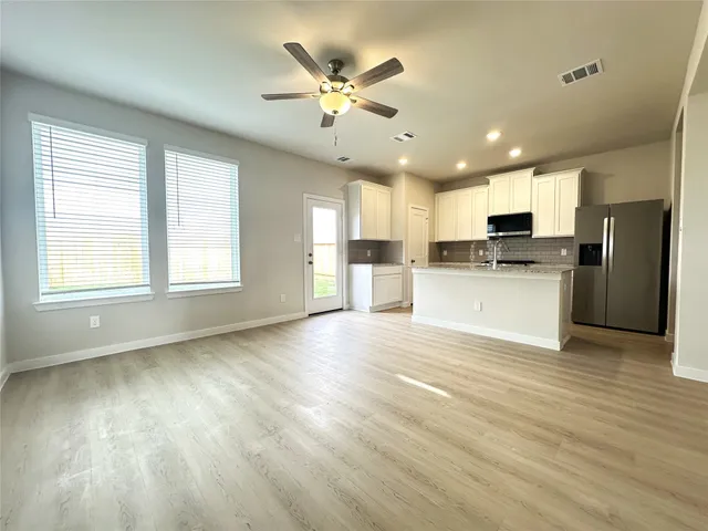 $2,100 | 2974 Pk Hl Lane, Stafford, TX 77477