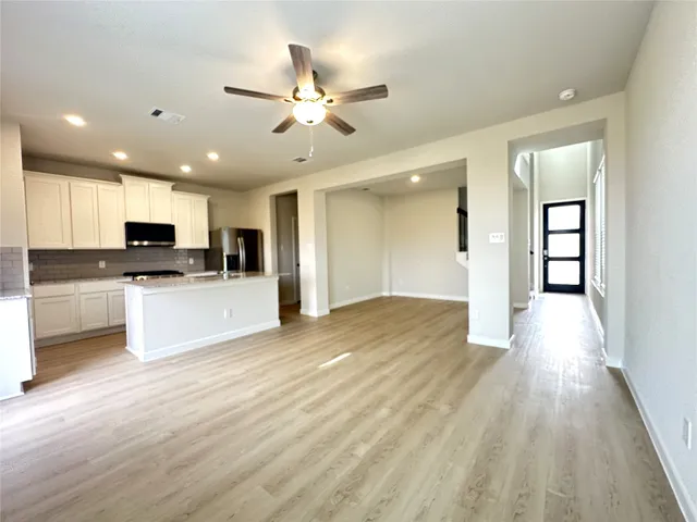 $2,100 | 2974 Pk Hl Lane, Stafford, TX 77477