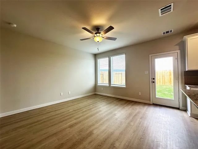 $2,100 | 2974 Pk Hl Lane, Stafford, TX 77477