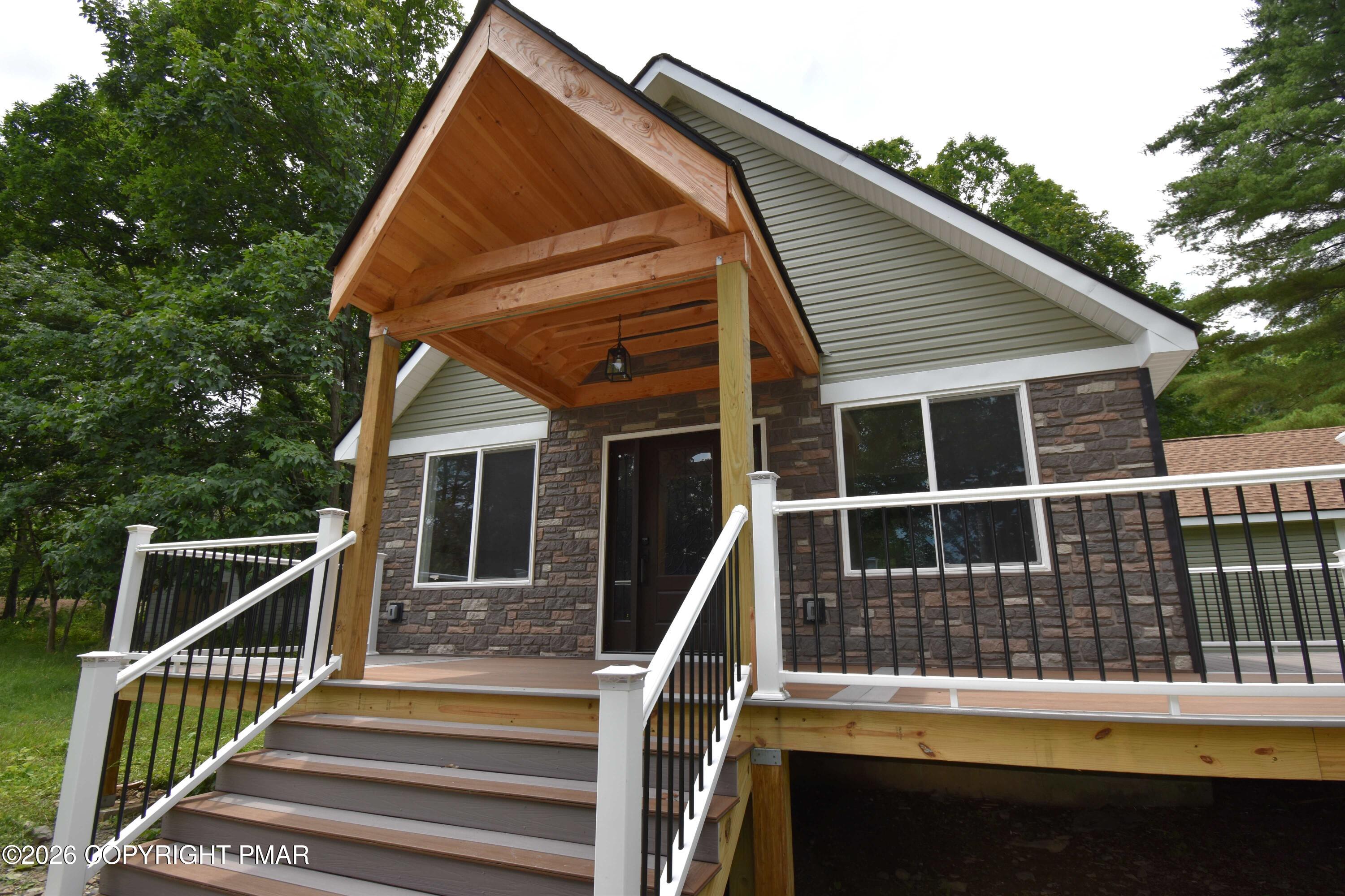 108 Stag Court Bushkill, PA 18324 - Photo 2 of 29 front