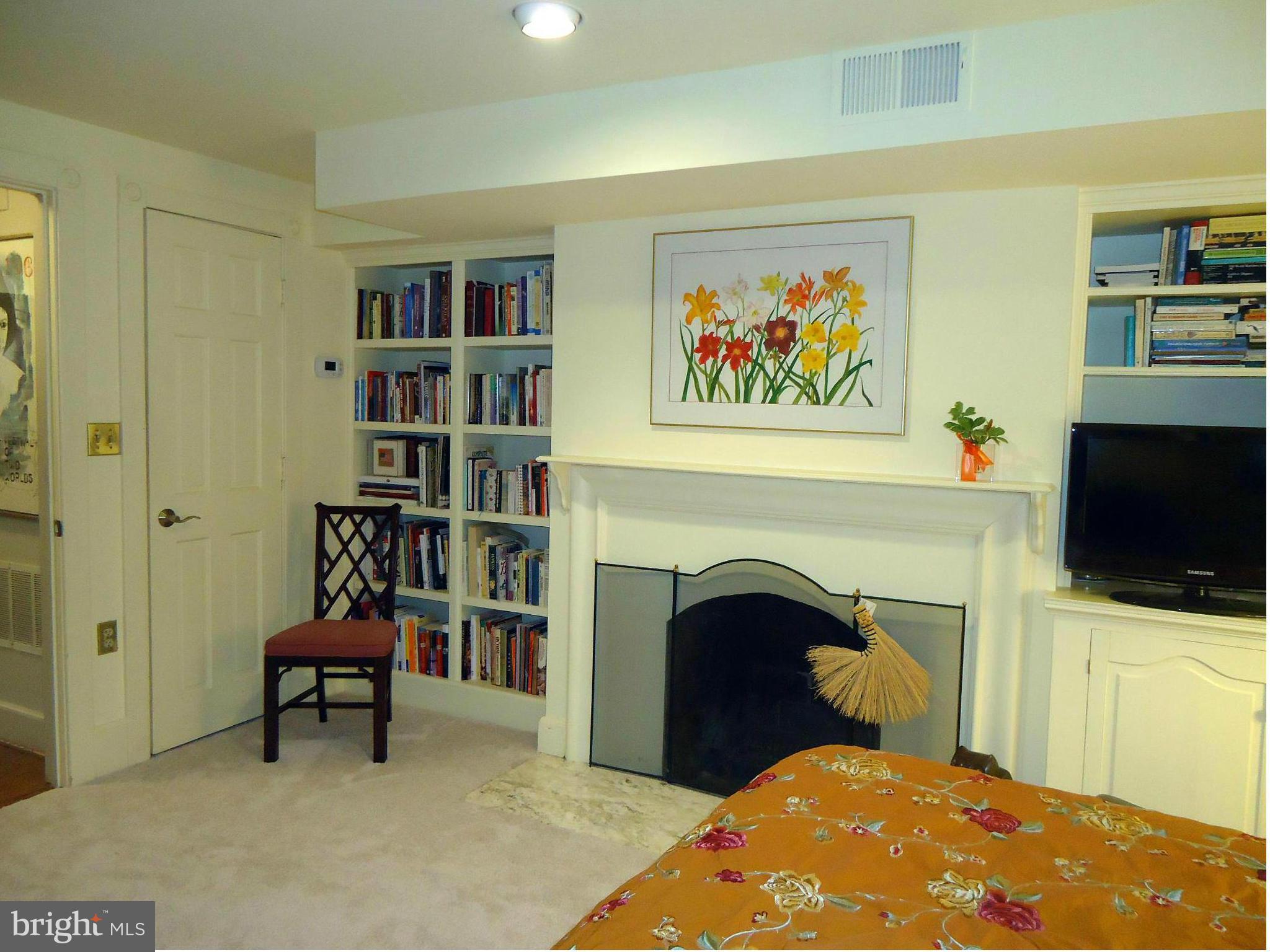 603 Queen Street, Unit 2 Alexandria, VA 22314 - Photo 22 of 30 Master Bedroom