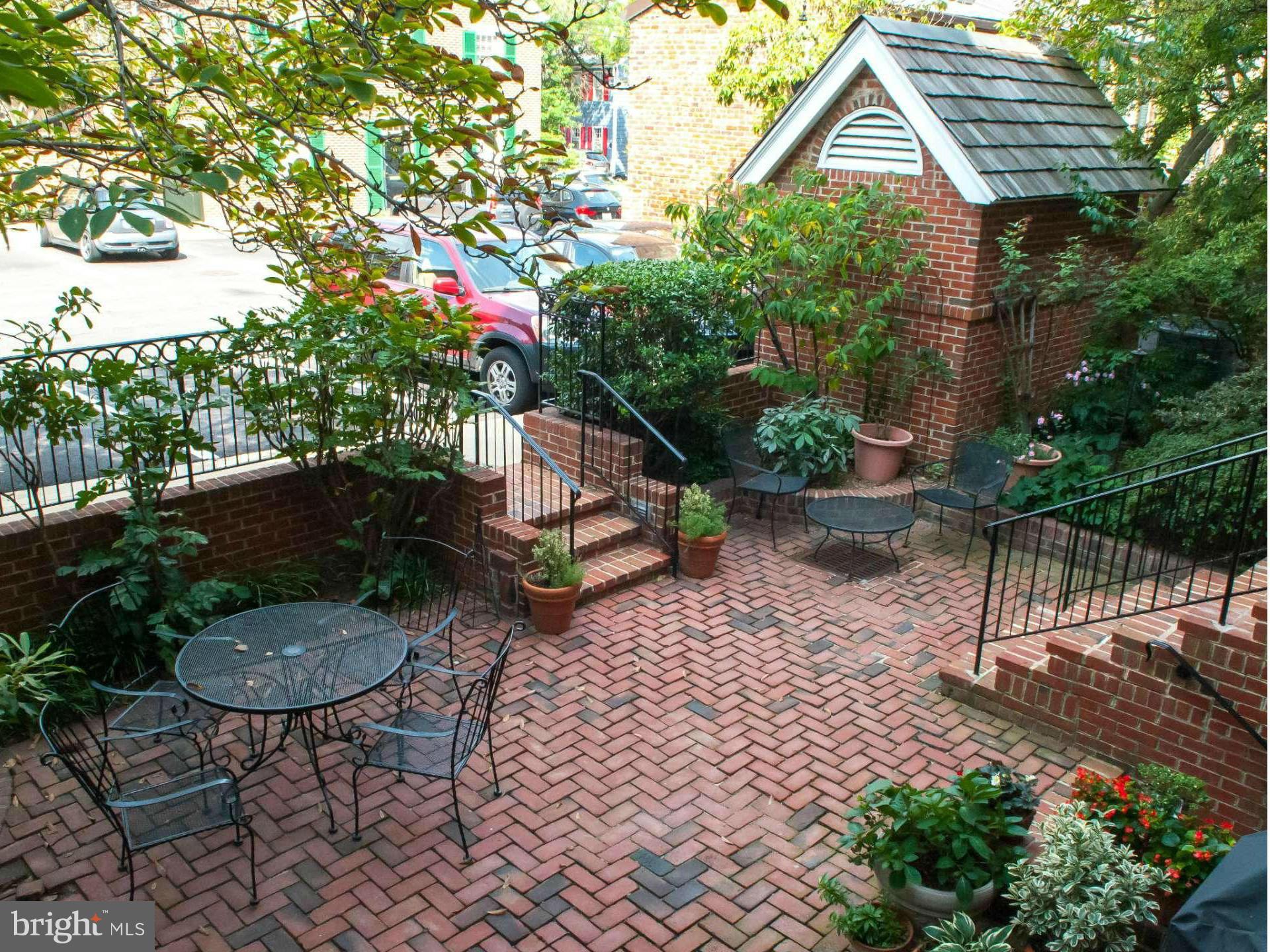 603 Queen Street, Unit 2 Alexandria, VA 22314 - Photo 27 of 30 Common Patio Area