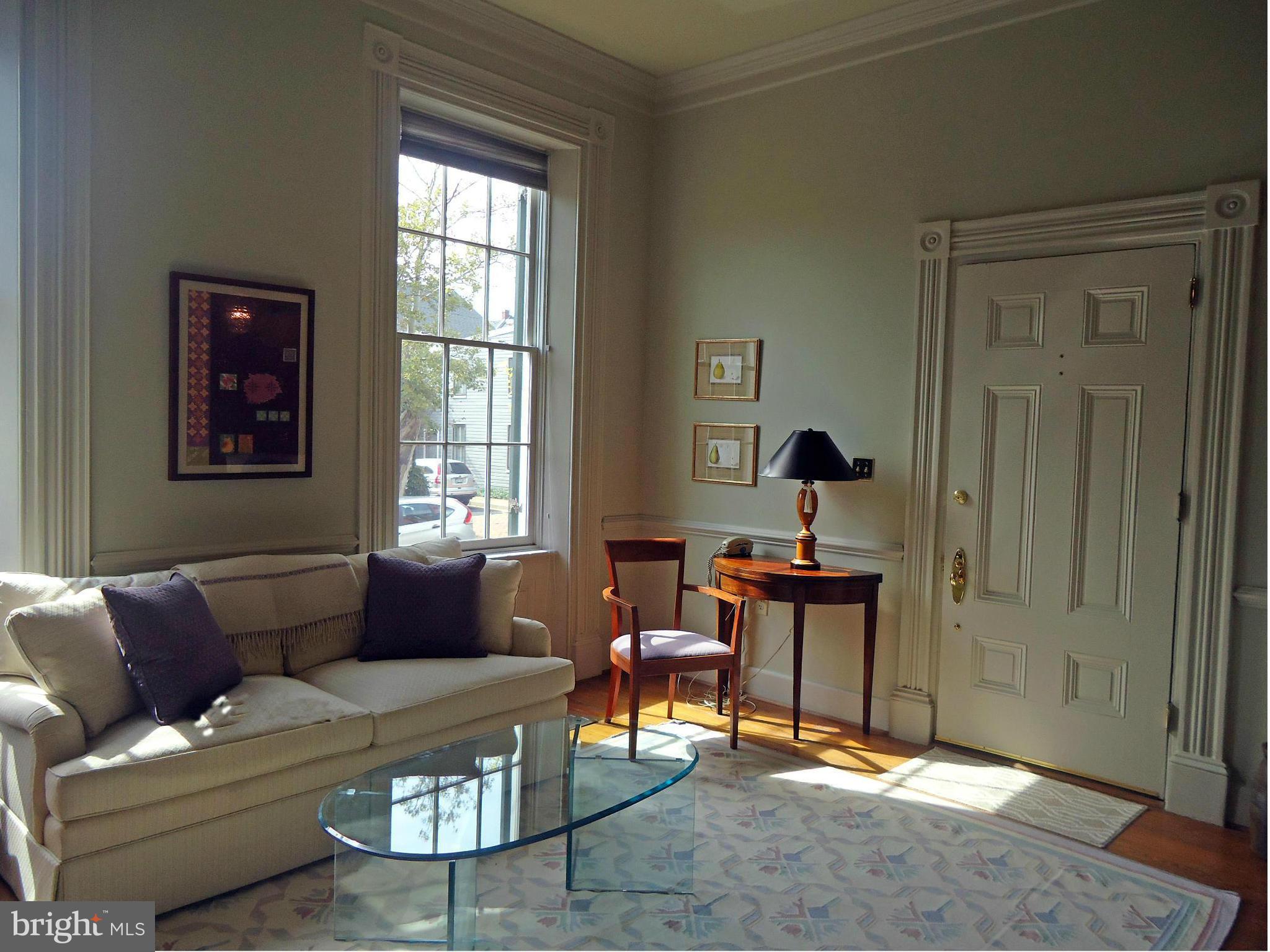 603 Queen Street, Unit 2 Alexandria, VA 22314 - Photo 5 of 30 Living Room