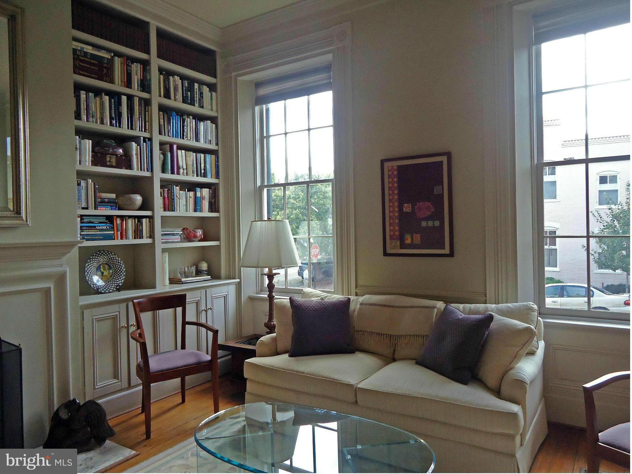 603 Queen Street, Unit 2 Alexandria, VA 22314 - Photo 7 of 30 Living Room