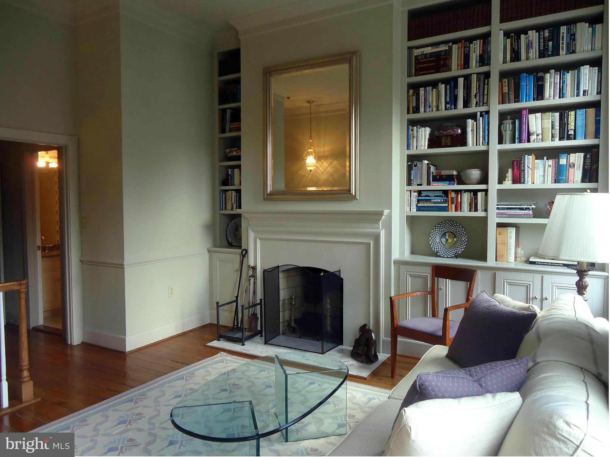 603 Queen Street, Unit 2 Alexandria, VA 22314 - Photo 8 of 30 Living Room
