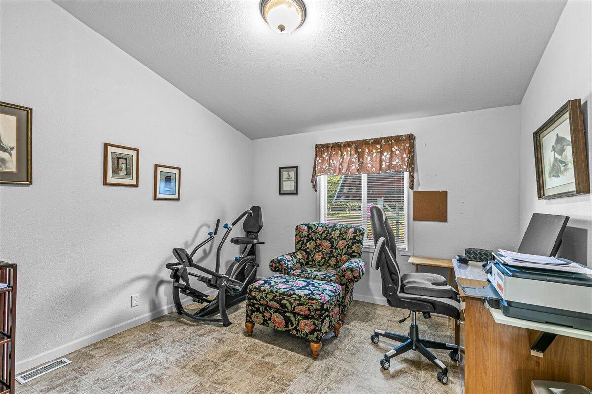 6901 Old Stage Road, Unit 13 Central Point, OR 97502 - Photo 12 of 24 13-14