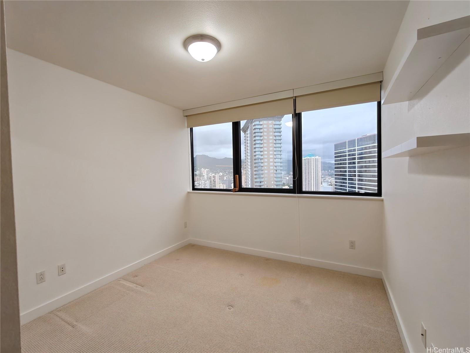600 Queen Street, Unit 3203 Honolulu, HI 96813 - Photo 4 of 8 an empty room with windows