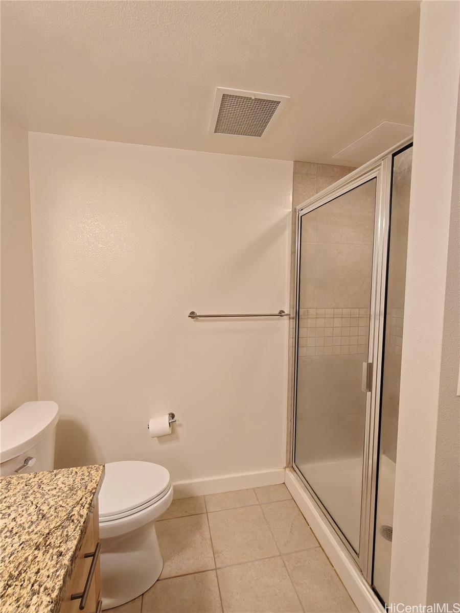 600 Queen Street, Unit 3203 Honolulu, HI 96813 - Photo 6 of 8 a bathroom with a toilet and a shower