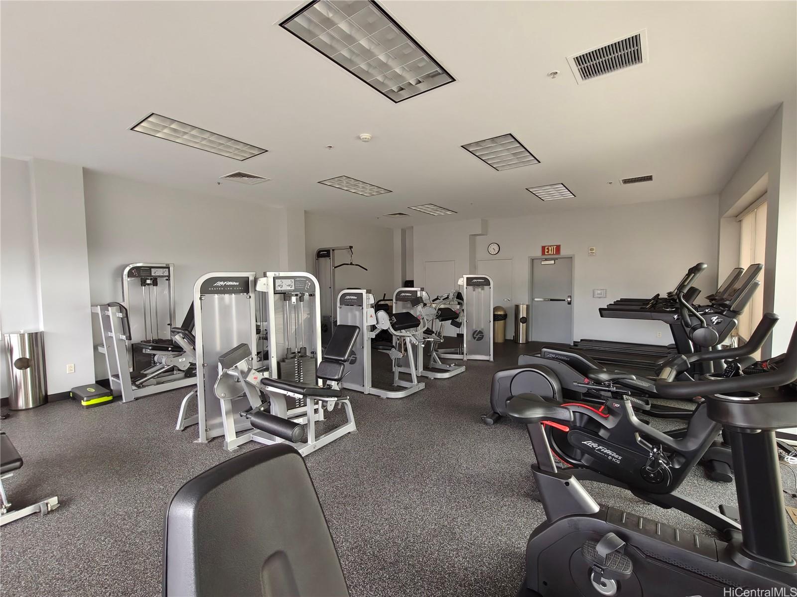 600 Queen Street, Unit 3203 Honolulu, HI 96813 - Photo 7 of 8 a view of a room with gym equipment