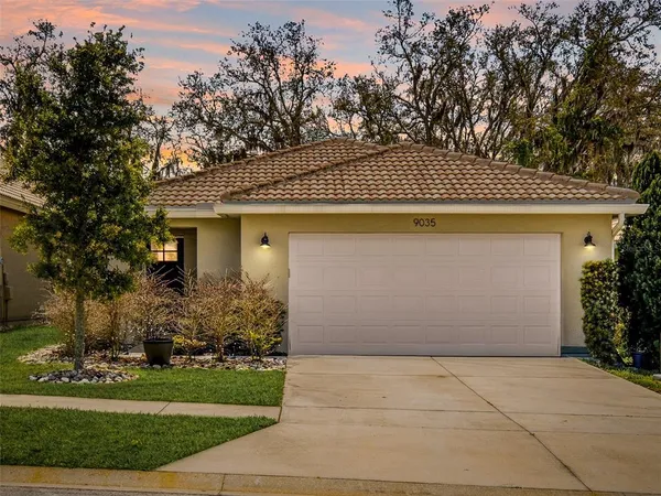 $349,900 | 9035 St Andrews Way, Mount Dora, FL 32757