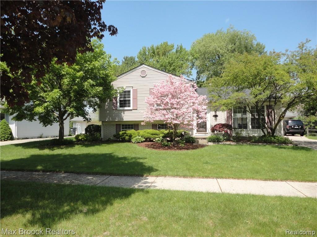 681 Hidden Ridge Drive Troy, MI 48083 - Photo 2 of 20